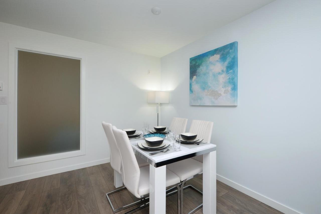 Gorgeous Old Town Condo With Patio And Parking! Victoria Ngoại thất bức ảnh