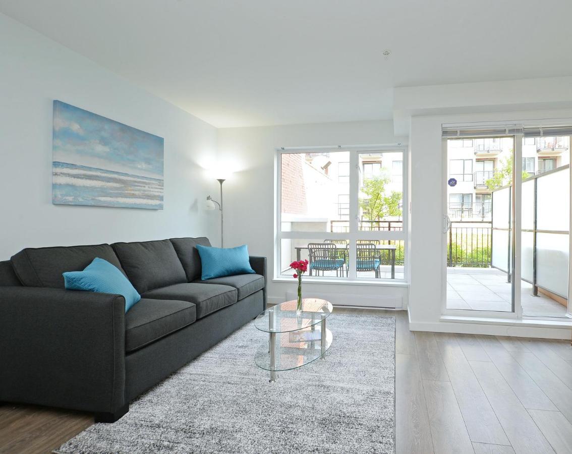 Gorgeous Old Town Condo With Patio And Parking! Victoria Ngoại thất bức ảnh