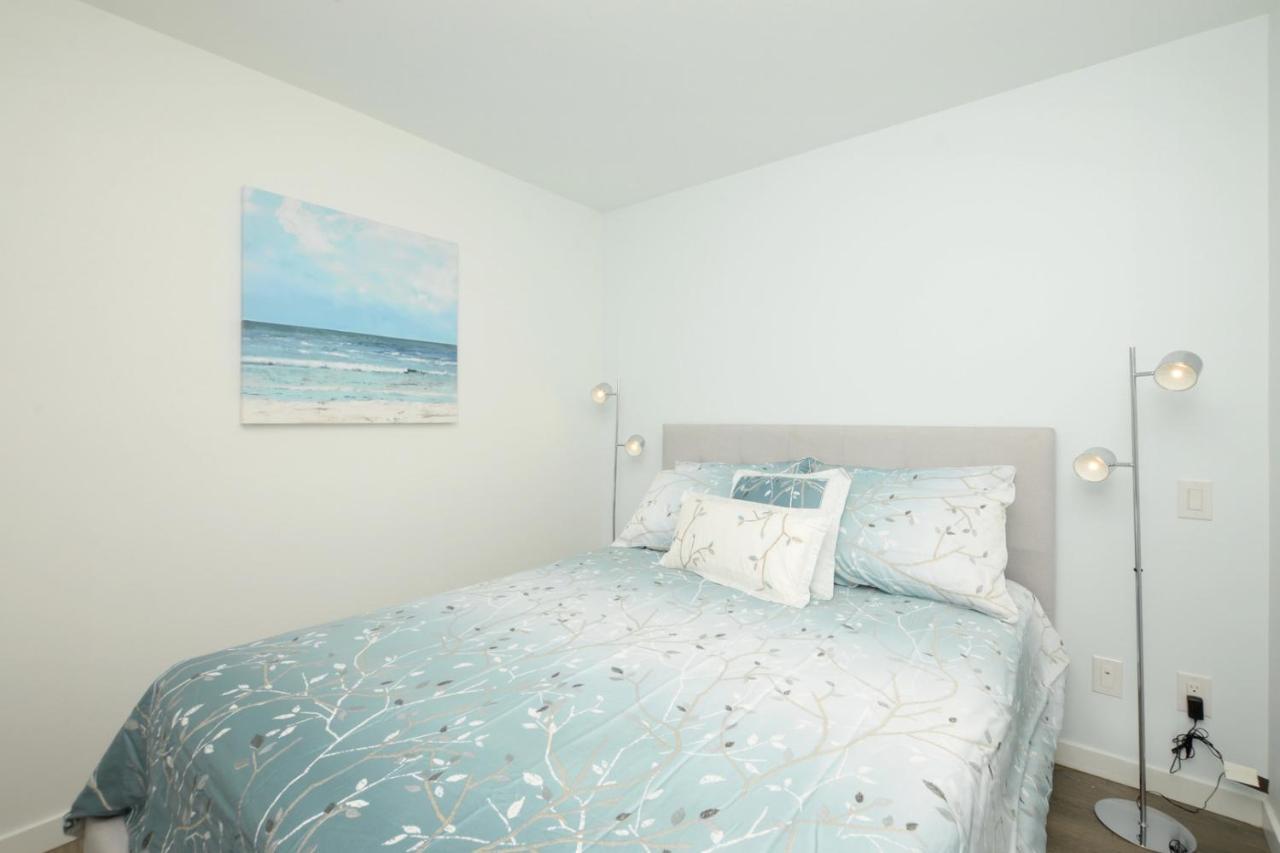 Gorgeous Old Town Condo With Patio And Parking! Victoria Ngoại thất bức ảnh