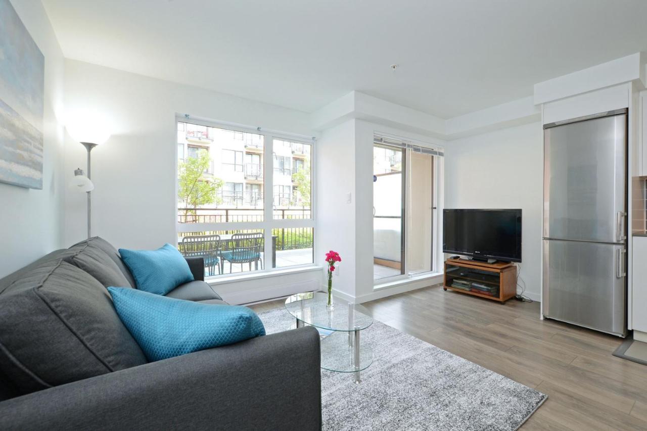 Gorgeous Old Town Condo With Patio And Parking! Victoria Ngoại thất bức ảnh